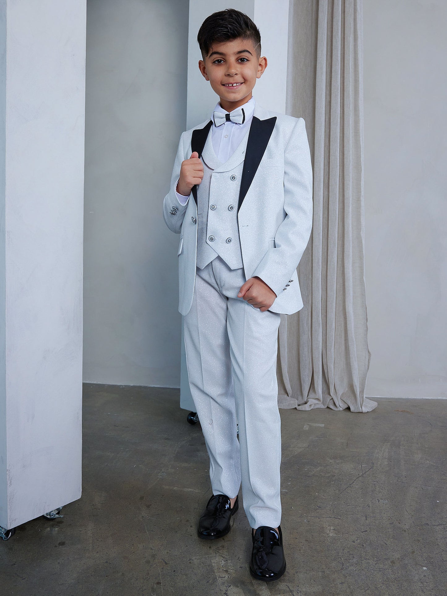 OMC 5-Pieces Boy's Slim Fit White Modern Sequin Tuxedo Set