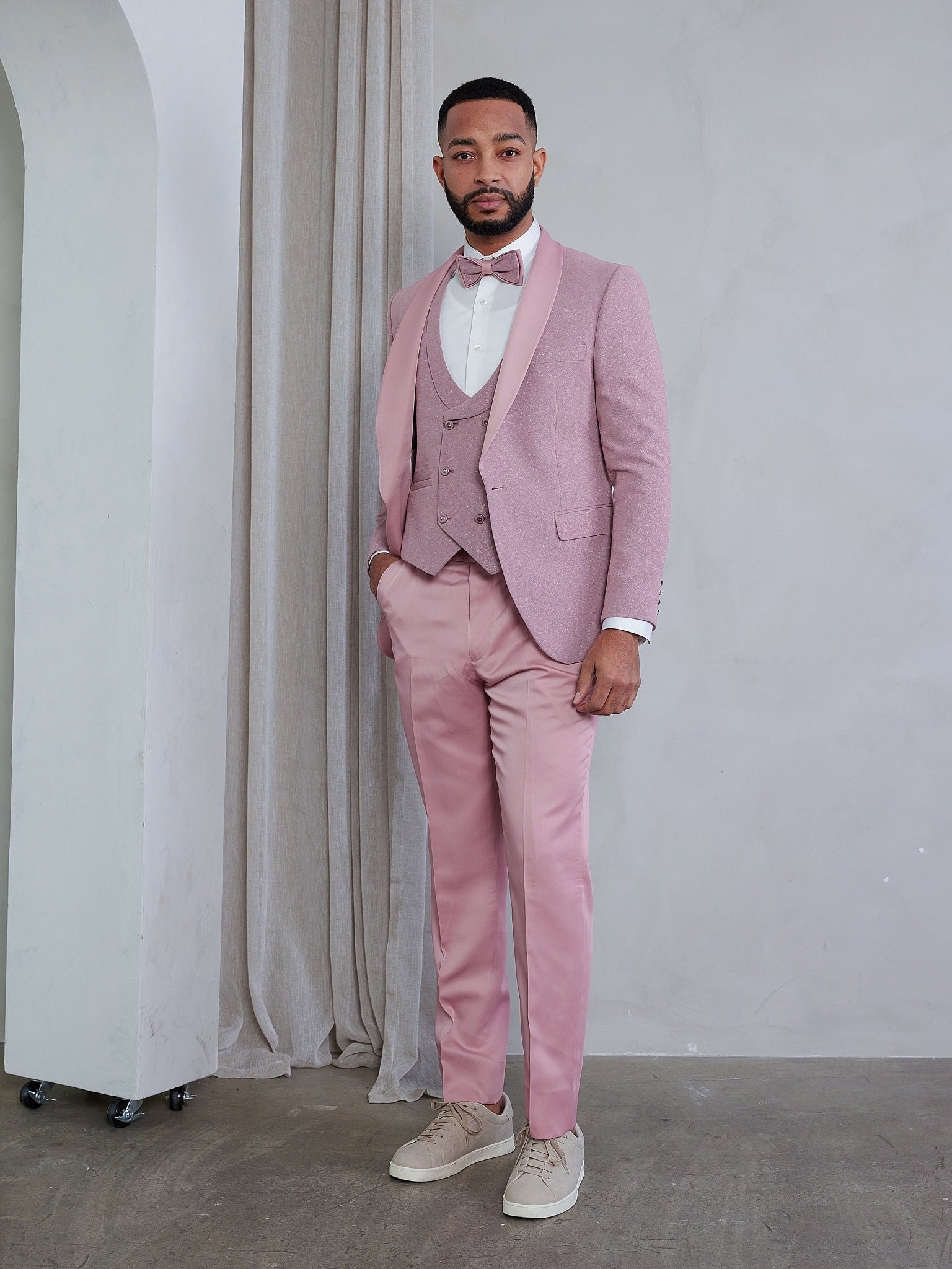 OMC Signature Men's Slim Fit Blush Modern Sequin Tuxedo Set (3-Pieces) 42R OMC Signature Men's Slim Fit Blush Modern Sequin Tuxedo Set (3-Pieces) 42R
