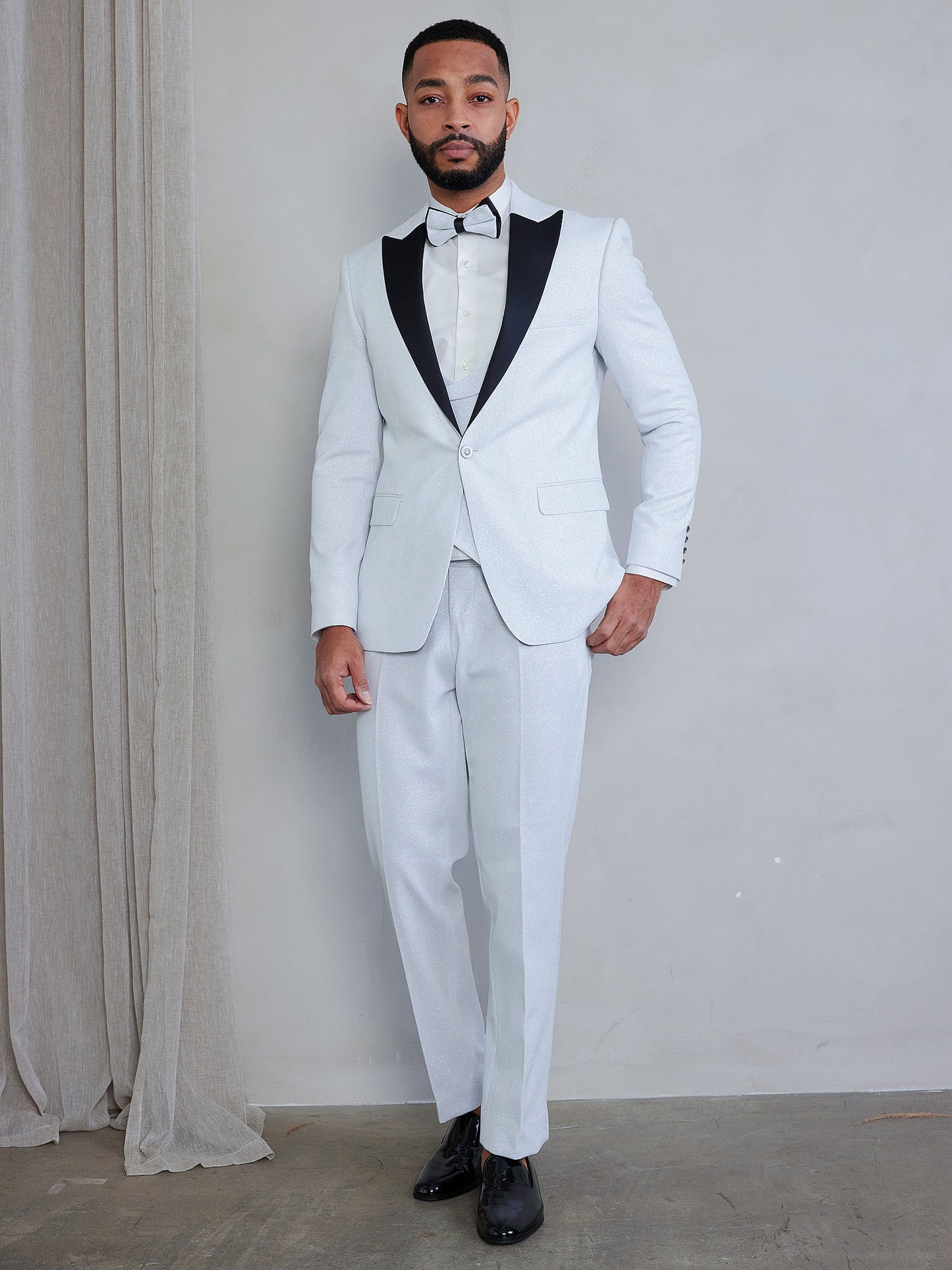 OMC Signature Men's Slim Fit White Modern Sequin Tuxedo Set (3-Pieces)