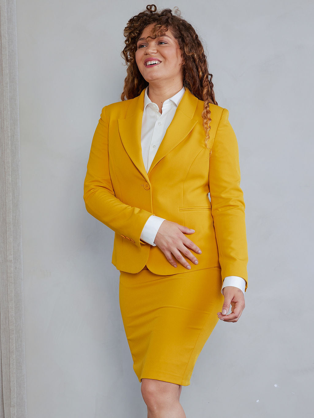 OMC 3-Pieces Women's Mustard Yellow Slim Stretch Fit Luxe Suit