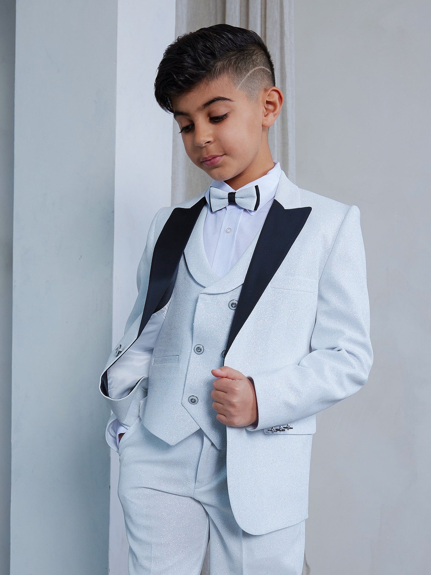 OMC 5-Pieces Boy's Slim Fit White Modern Sequin Tuxedo Set